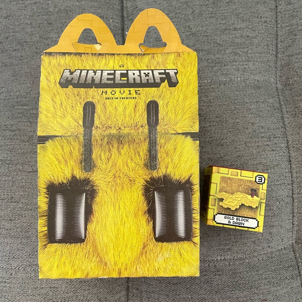 ⬇️Minecraft gold block dawn and bee box